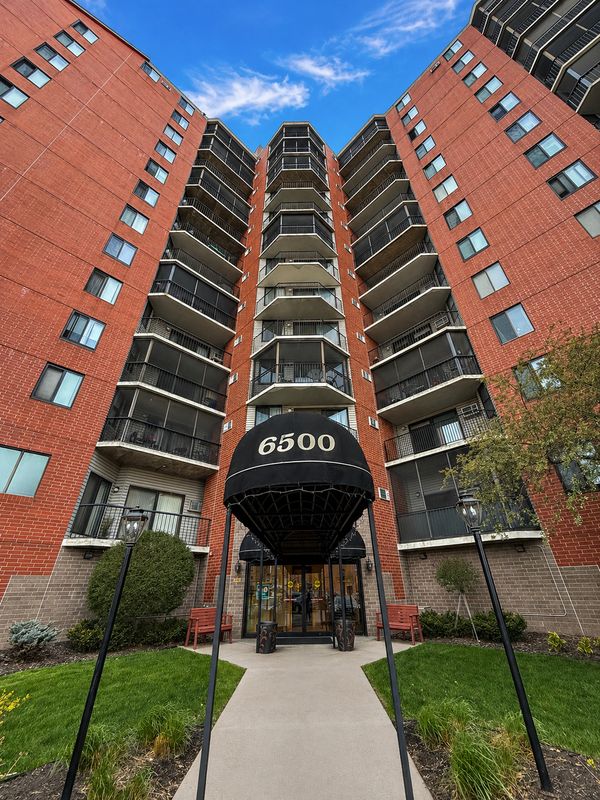 6500 Woodlake Drive #707, Richfield, MN 55423