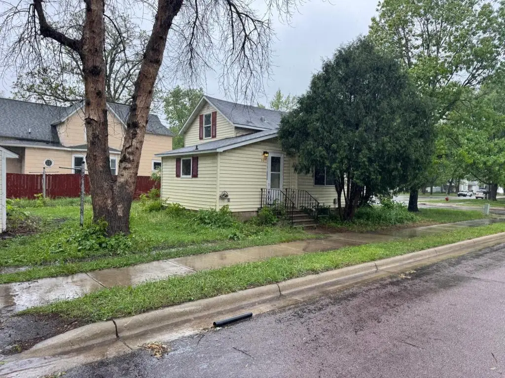 605 Division Street W, Faribault, MN 55021 - #1