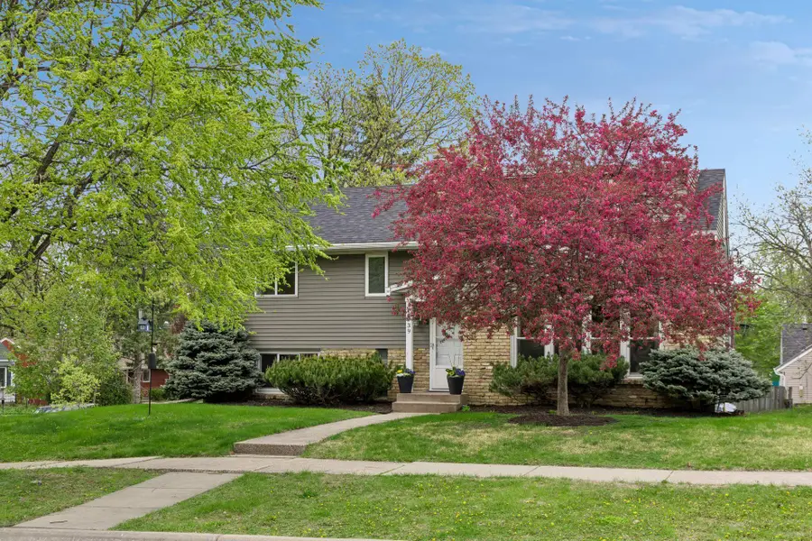 1939 Munster Avenue, Saint Paul, MN 55116 - #2