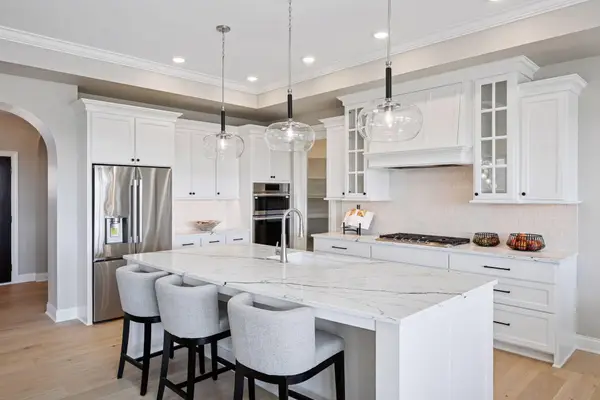 9064 Mills Lane, Chanhassen, MN 55317