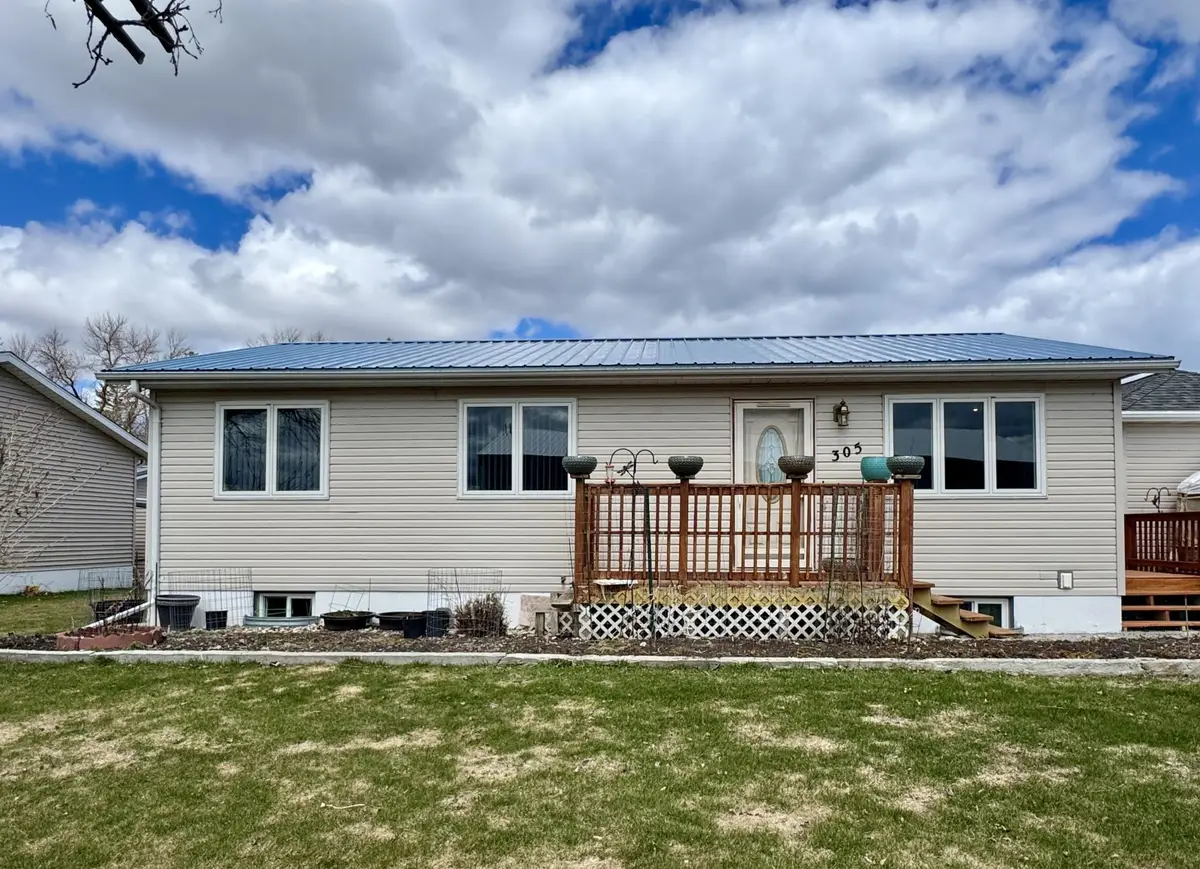 305 Lincoln Street Se, Warroad, MN 56763 - #1