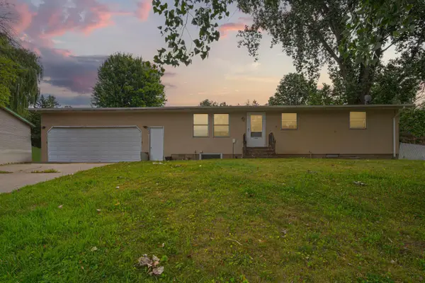 303 12th Avenue Se, Faribault, MN 55021