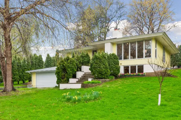 2184 Rosewood Lane N, Roseville, MN 55113
