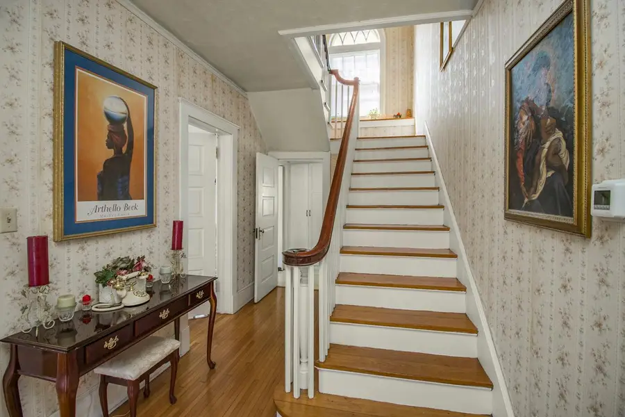 451 Lynnhurst Avenue E, Saint Paul, MN 55104 - #3