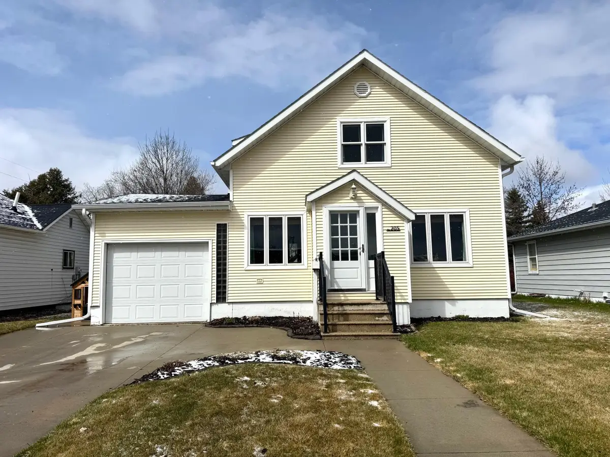 205 2nd Avenue Sw, Roseau, MN 56751 - #1