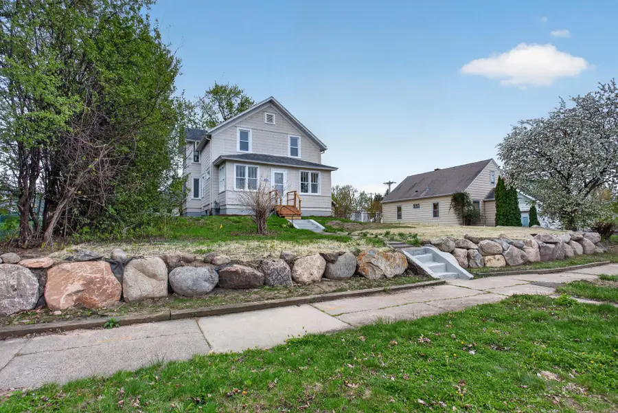 1806 Sherwood Avenue, Saint Paul, MN 55119 - #2