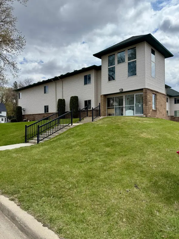912 Hawthorne Street #106, Alexandria, MN 56308