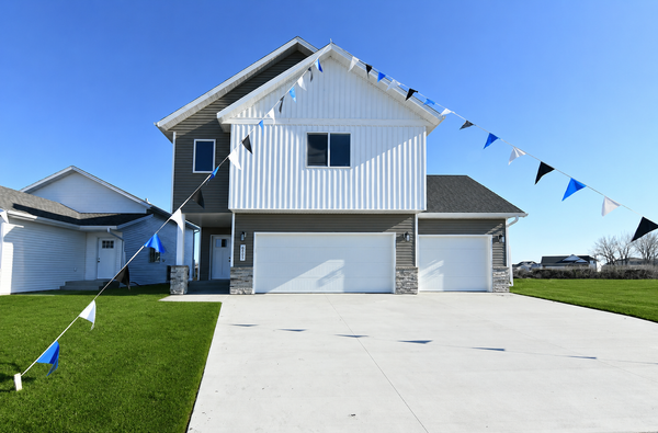 6805 Deer Creek Loop, Horace, ND 58047