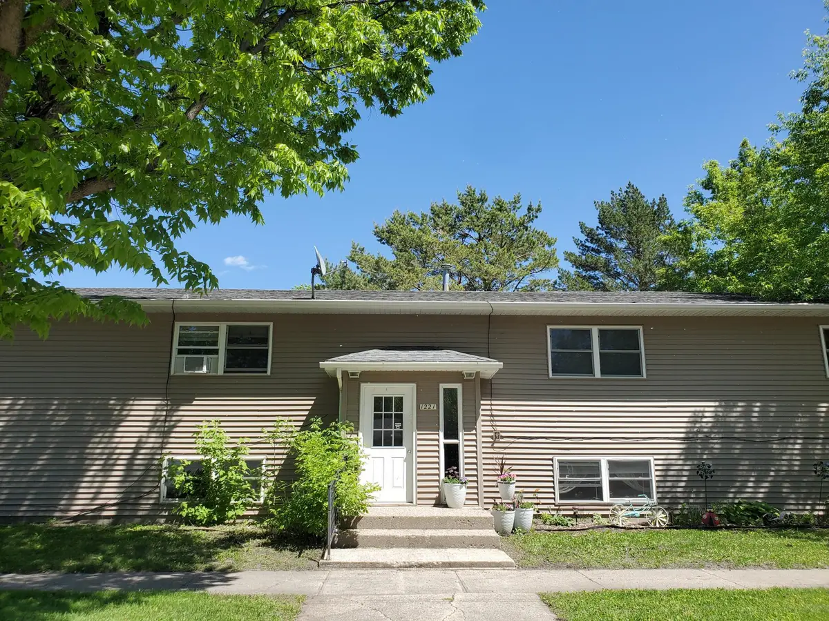 1221 S 15th Street, Grand Forks, ND 58201 - #1