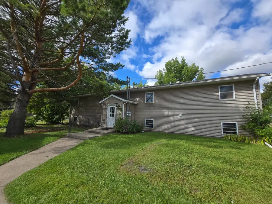 1221 S 15th Street, Grand Forks, ND 58201 - #2