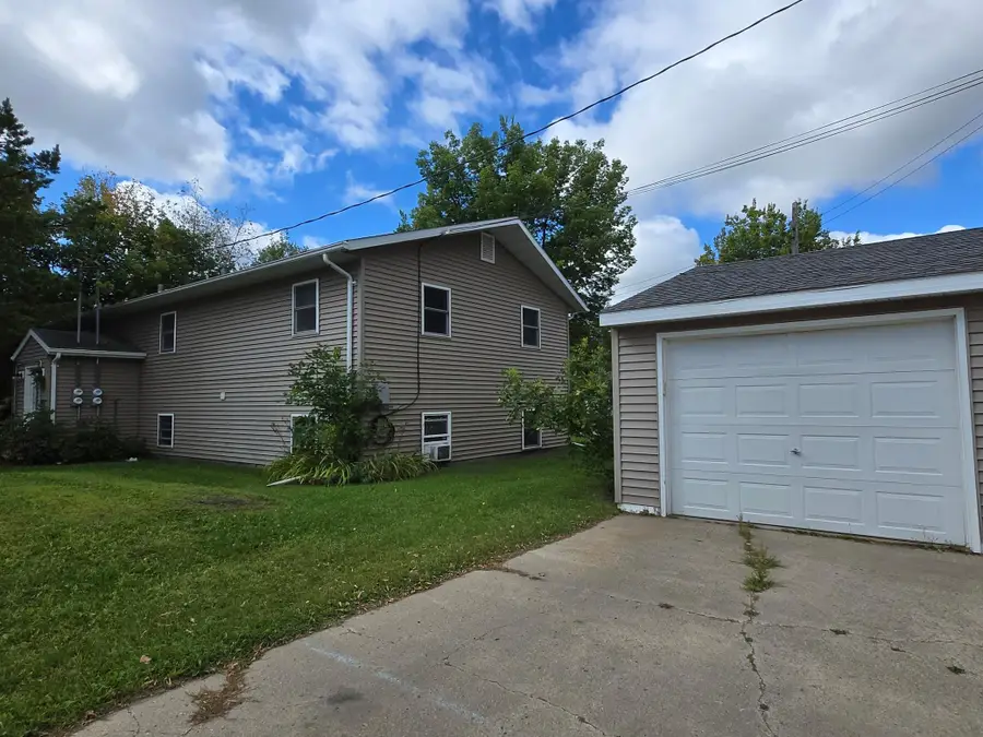1221 S 15th Street, Grand Forks, ND 58201 - #3