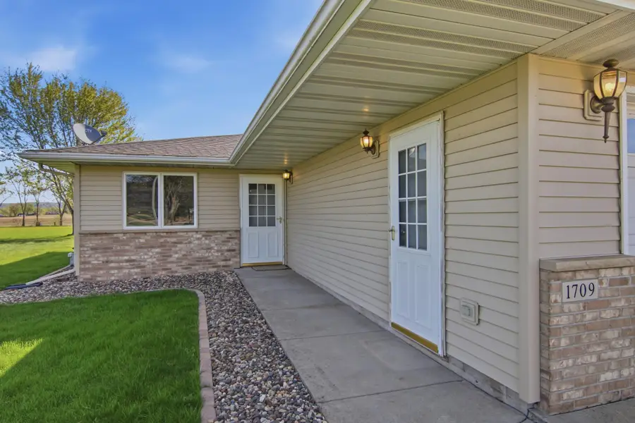 1709 Hiawatha Drive E, Wabasha, MN 55981 - #3