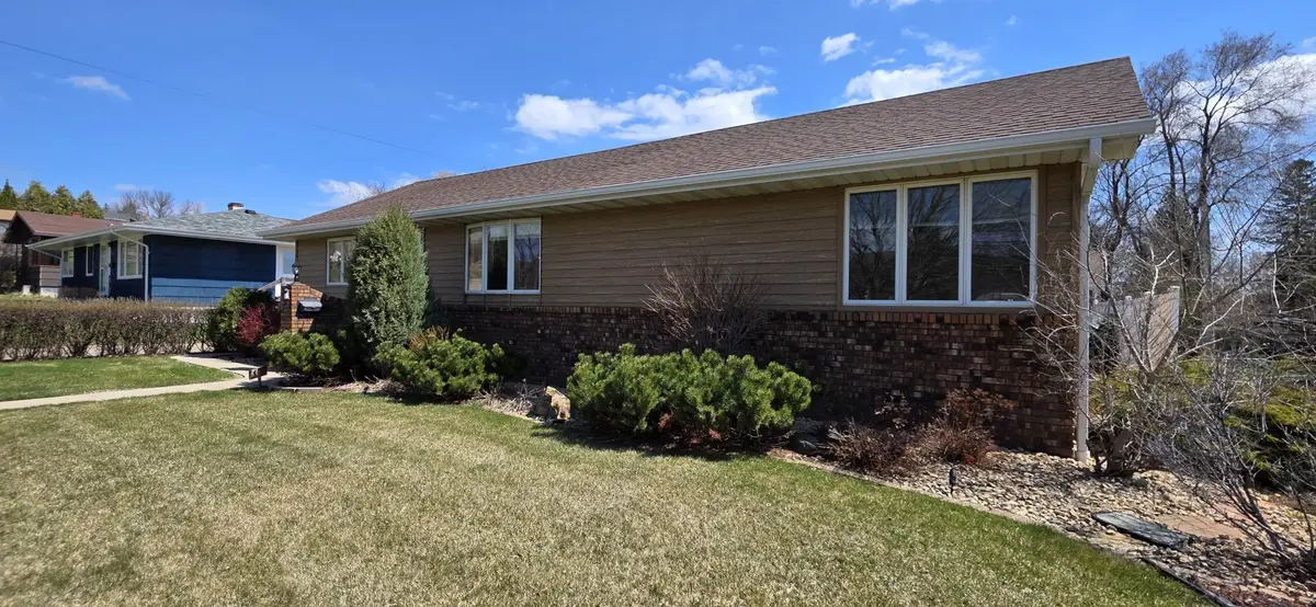 414 8th Avenue Nw, Valley City, ND 58072 - #1