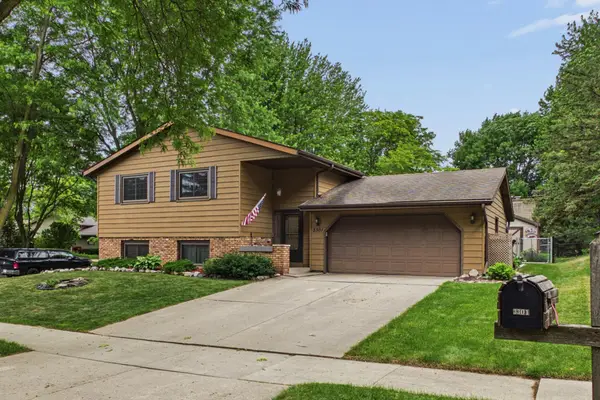 3301 Knob Lane Nw, Rochester, MN 55901