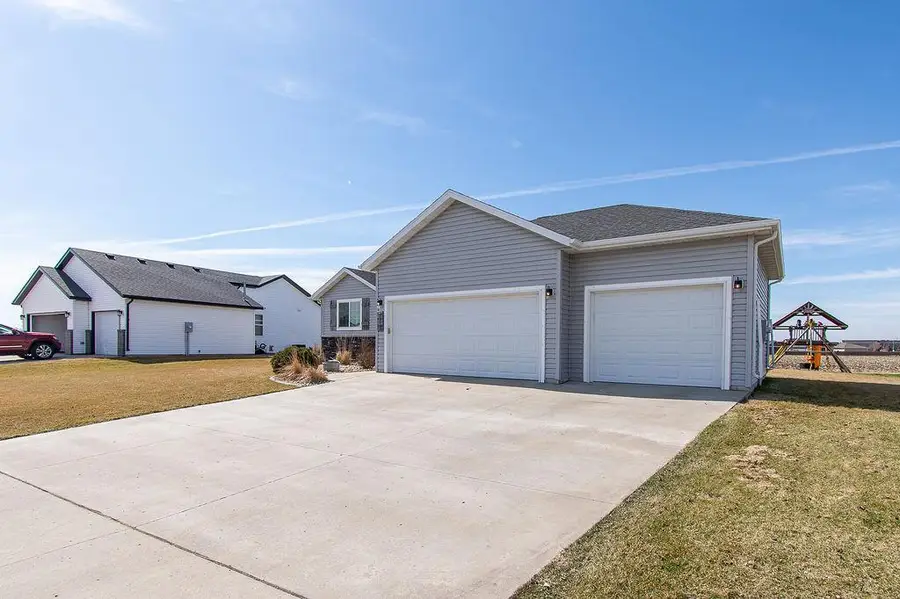 713 48th Avenue W, West Fargo, ND 58078 - #2