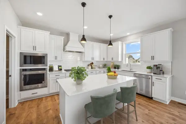 2084 Kestrel Drive, Shakopee, MN 55379