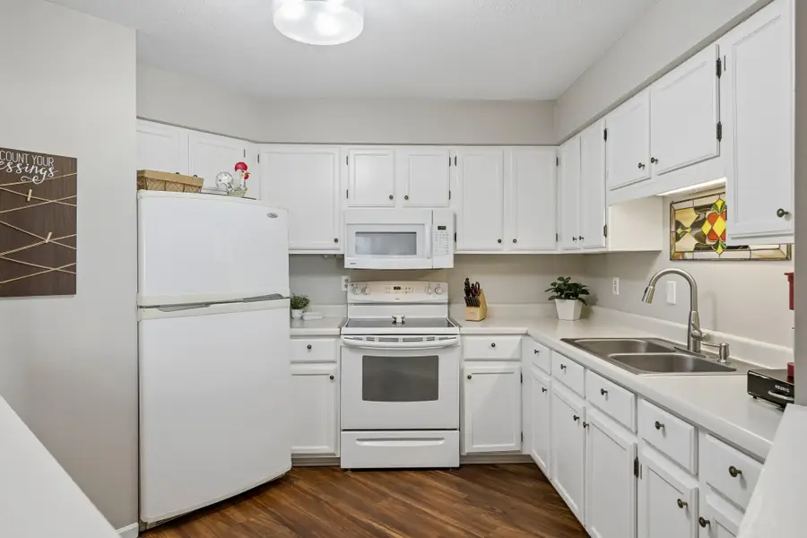 6500 Woodlake Drive #910, Richfield, MN 55423 - #3