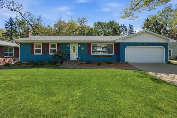 2149 Lamplight Drive, Woodbury, MN 55125