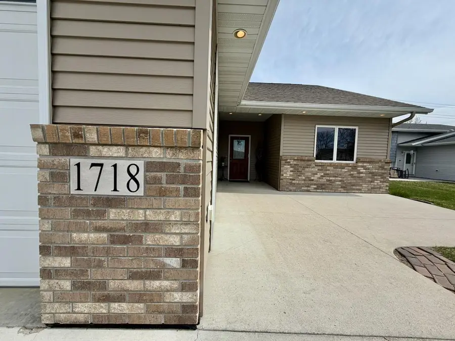 1718 12th Street N, Wahpeton, ND 58075 - #3
