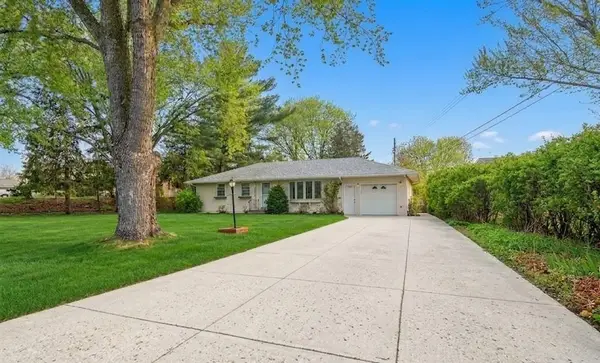 1845 City Heights Drive, Maplewood, MN 55117