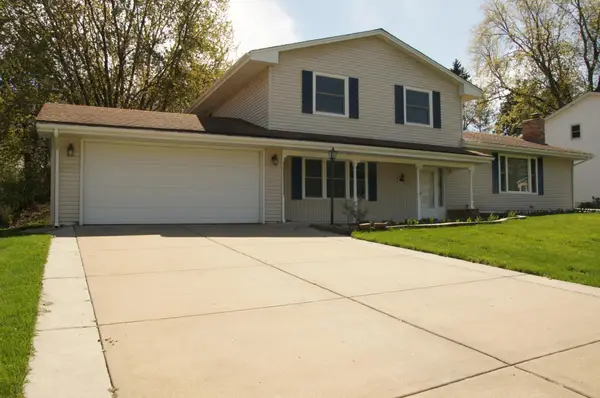 746 Belmont Lane E, Maplewood, MN 55117