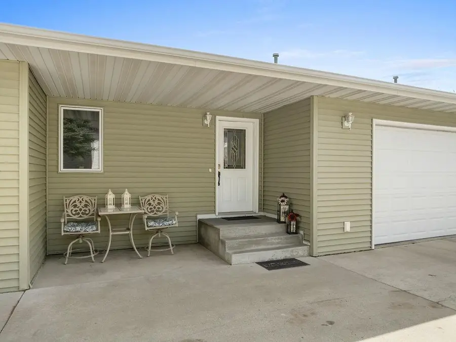 1503 16th Street Nw #B, Minot, ND 58703 - #2
