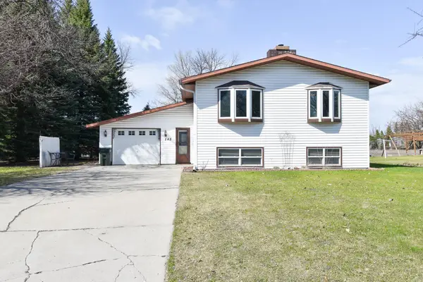 245 E Pleasant Avenue, Warren, MN 56762