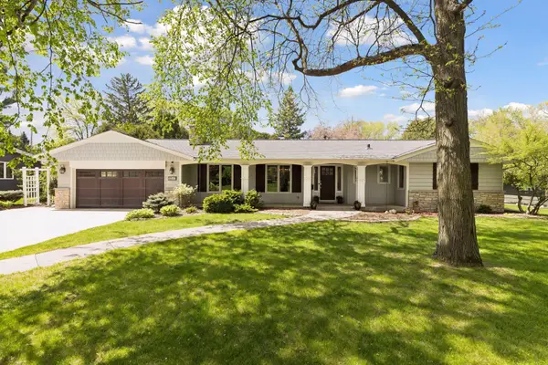 5512 Glengarry Parkway, Edina, MN 55436