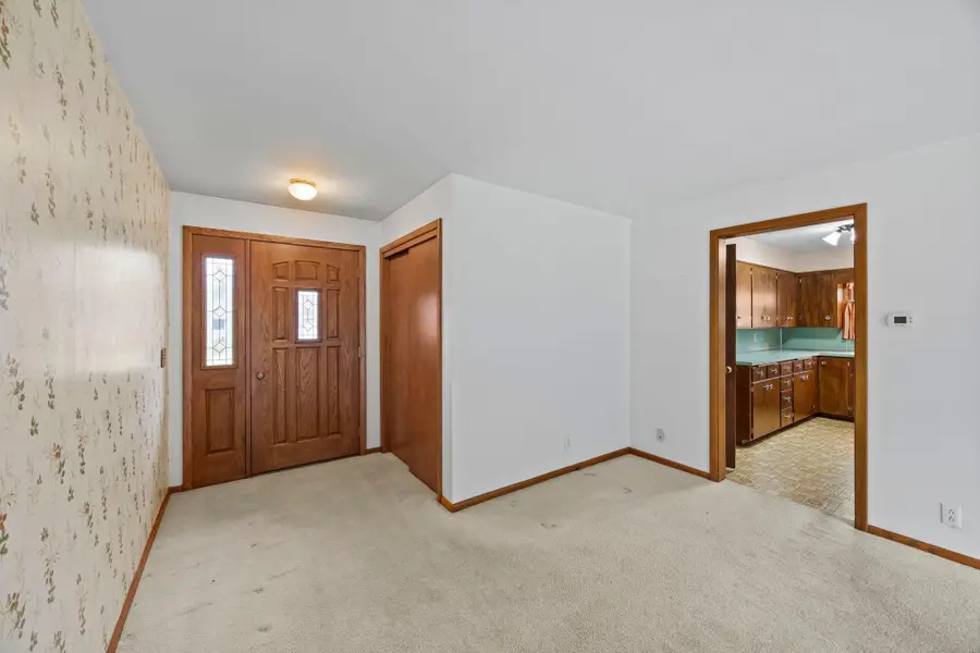 825 Spruce Street Ne, Hutchinson, MN 55350 - #3
