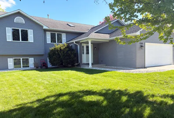 7910 166th Street W, Lakeville, MN 55044