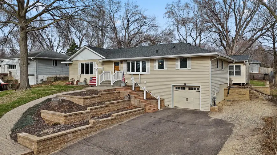657 Granada Avenue N, Oakdale, MN 55128 - #3