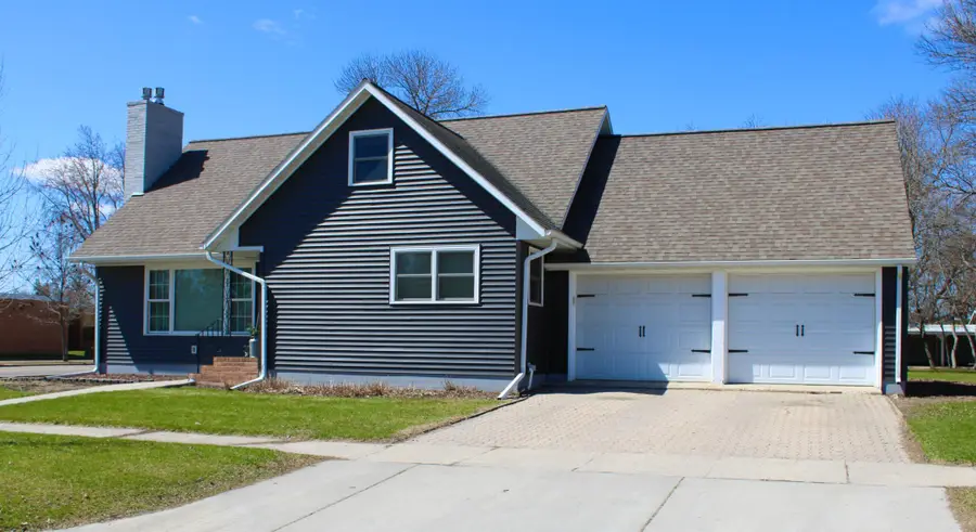 305 Arnold Avenue N, Thief River Falls, MN 56701 - #2
