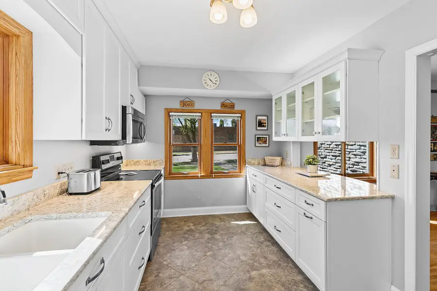 1341 Iowa Avenue W, Falcon Heights, MN 55108 - #3