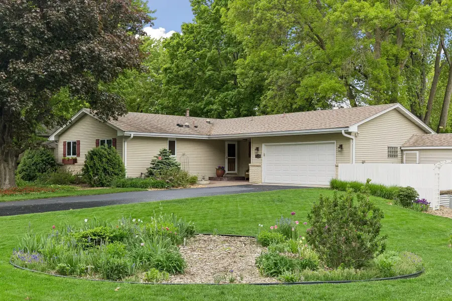 2124 Pleasant View Drive, New Brighton, MN 55112 - #2