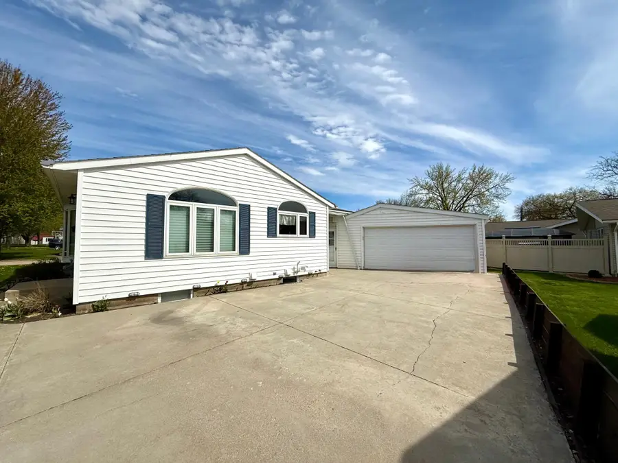 225 Sunrise Boulevard, Redwood Falls, MN 56283 - #3