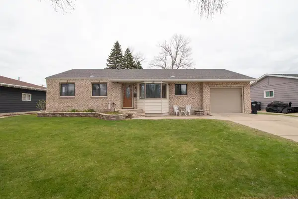 3121 7th Street N, Fargo, ND 58102