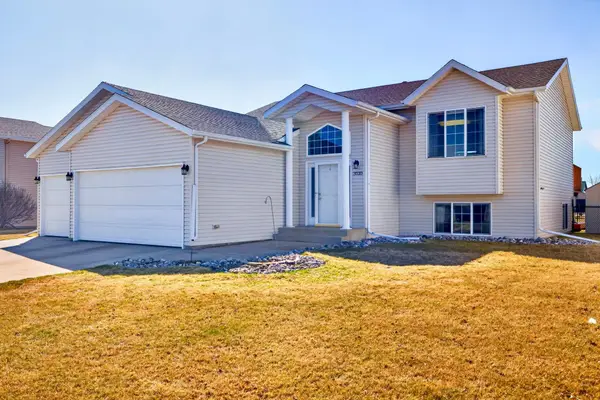 3520 Eagle Run Drive, West Fargo, ND 58078