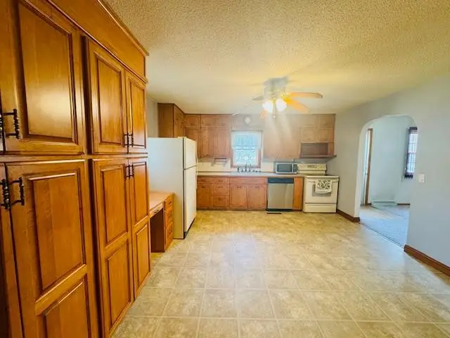 2936 Queen Avenue, Slayton, MN 56172 - #2