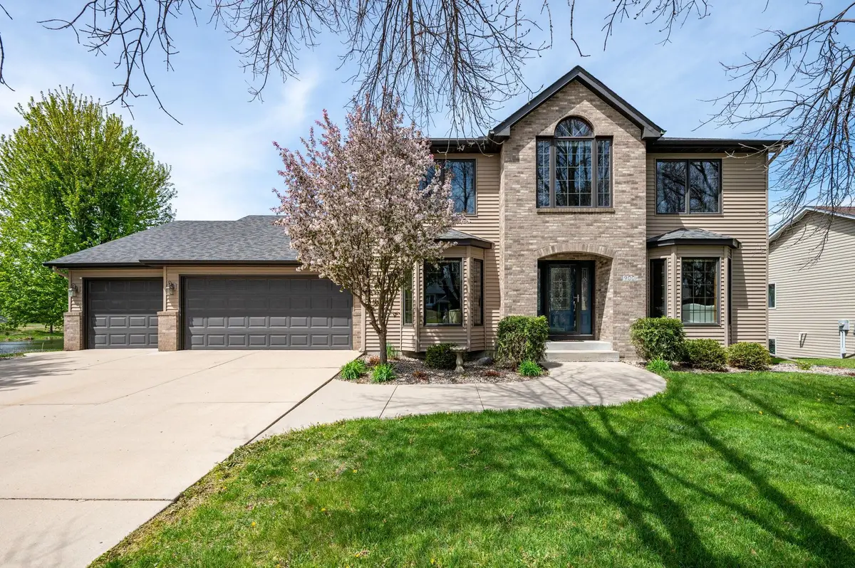 900 Lexington Avenue N, New Prague, MN 56071 - #1