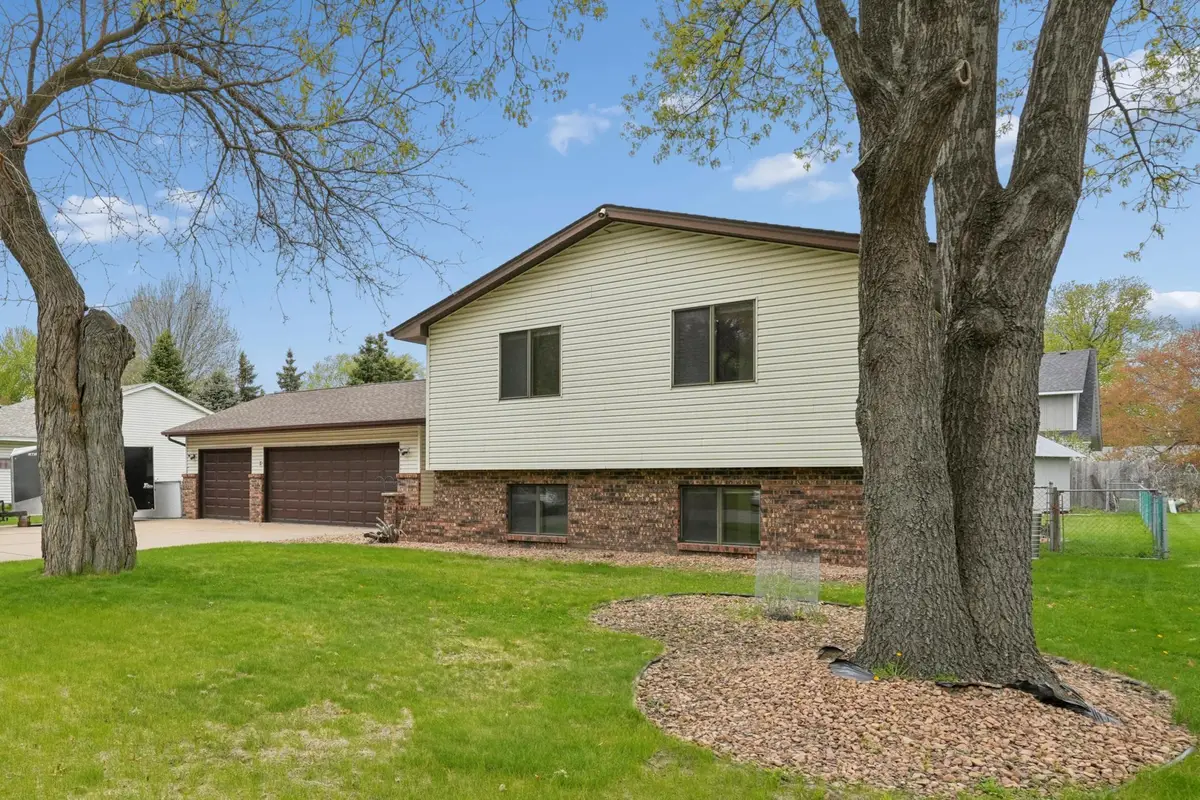 703 Cope Avenue W, Roseville, MN 55113 - #1