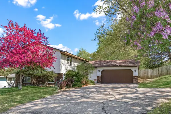 4220 Victoria Street N, Shoreview, MN 55126
