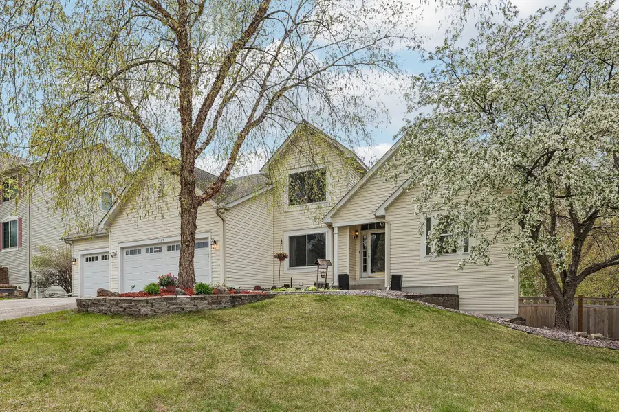 4909 Rusten Rd, Eagan, MN 55122 - #3