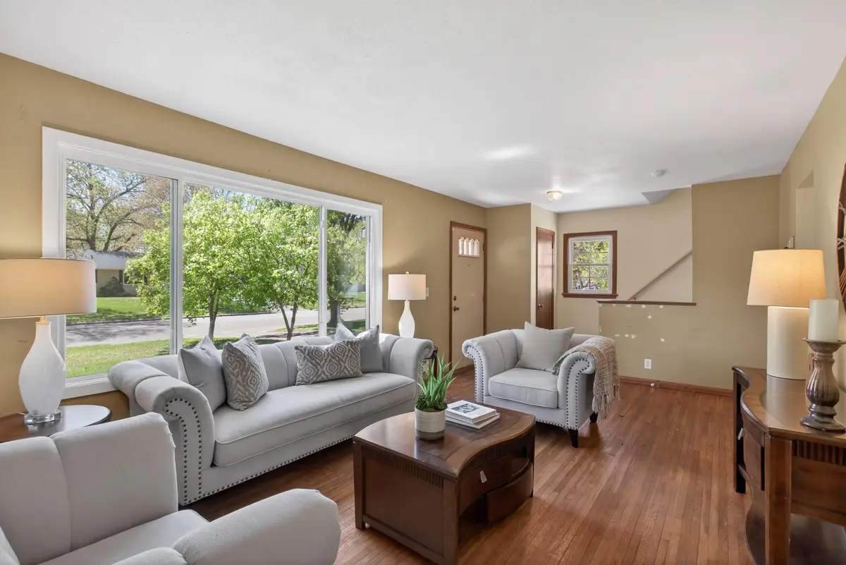 373 105th Avenue Ne, Blaine, MN 55434 - #1