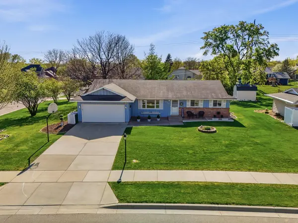 970 Redwood Drive, Apple Valley, MN 55124