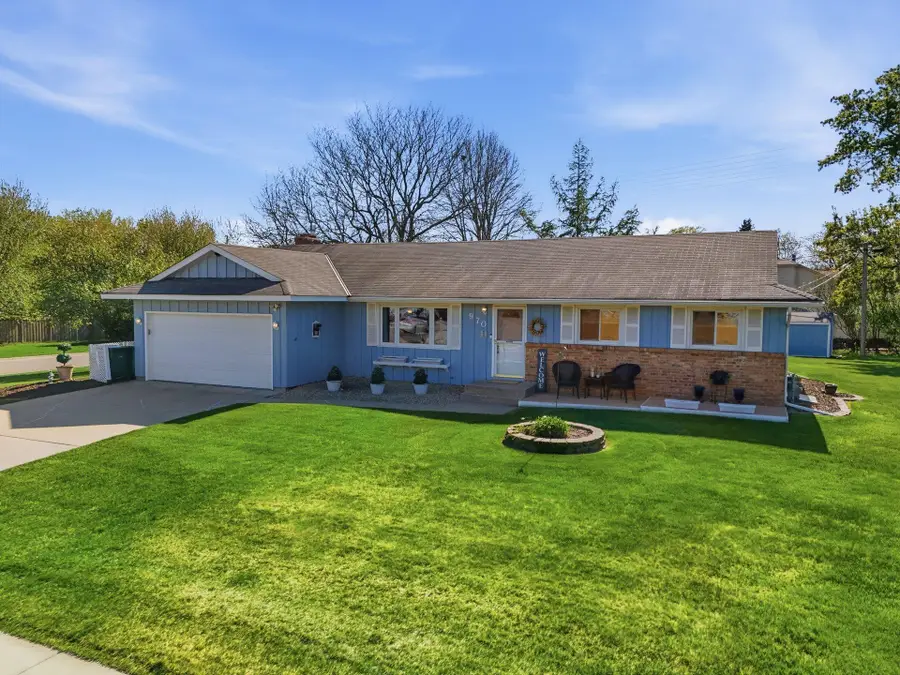 970 Redwood Drive, Apple Valley, MN 55124 - #2