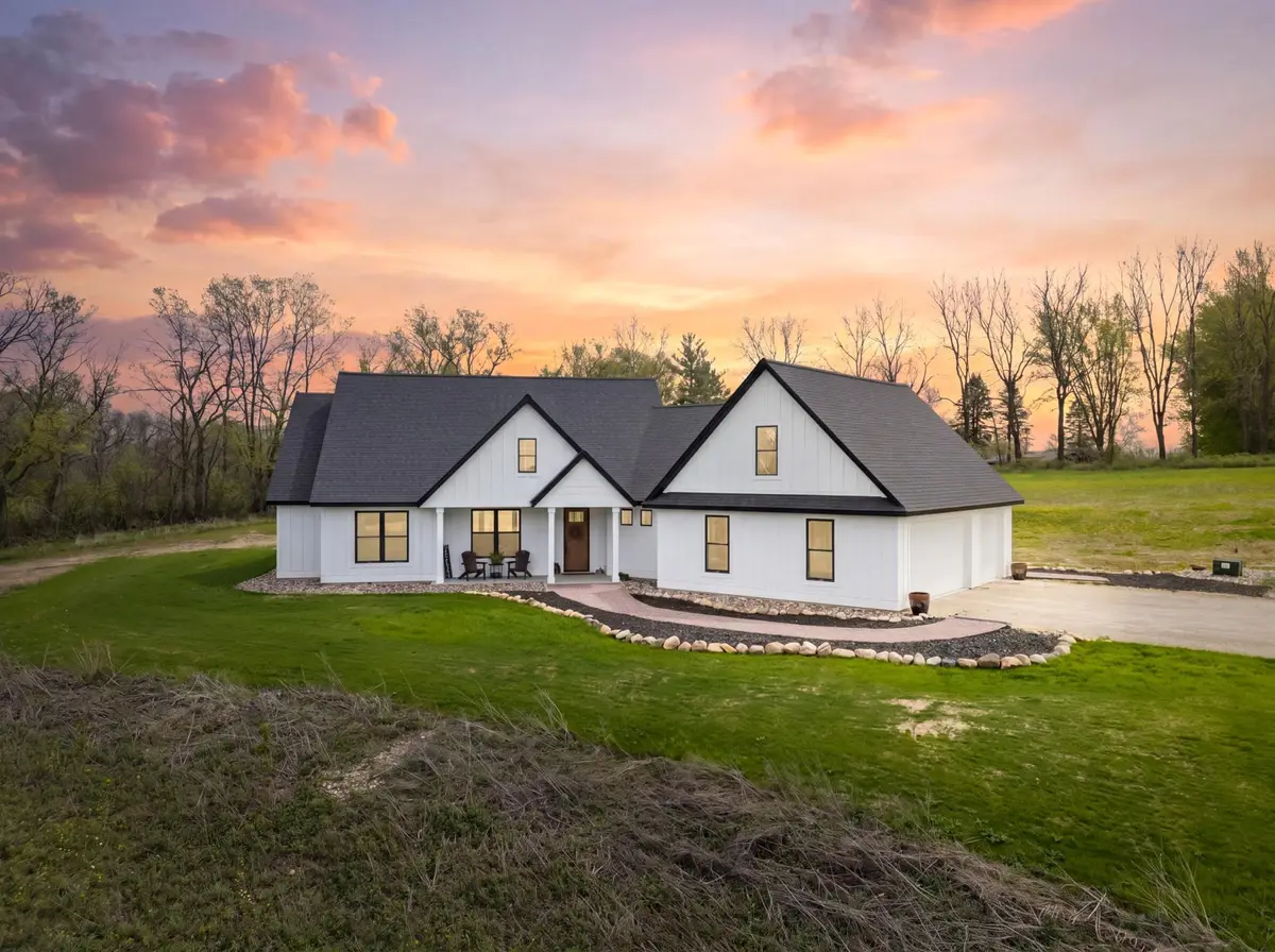 9016 County Road 3 Nw, Oronoco, MN 55960 - #1