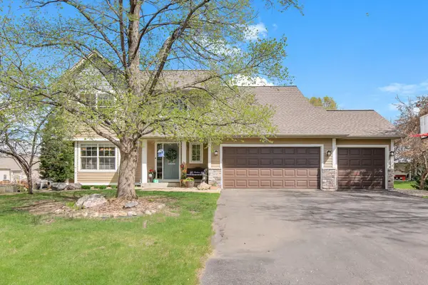 3851 Featherstone Circle, Woodbury, MN 55125