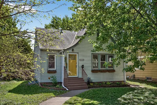 858 21st Avenue Se, Minneapolis, MN 55414