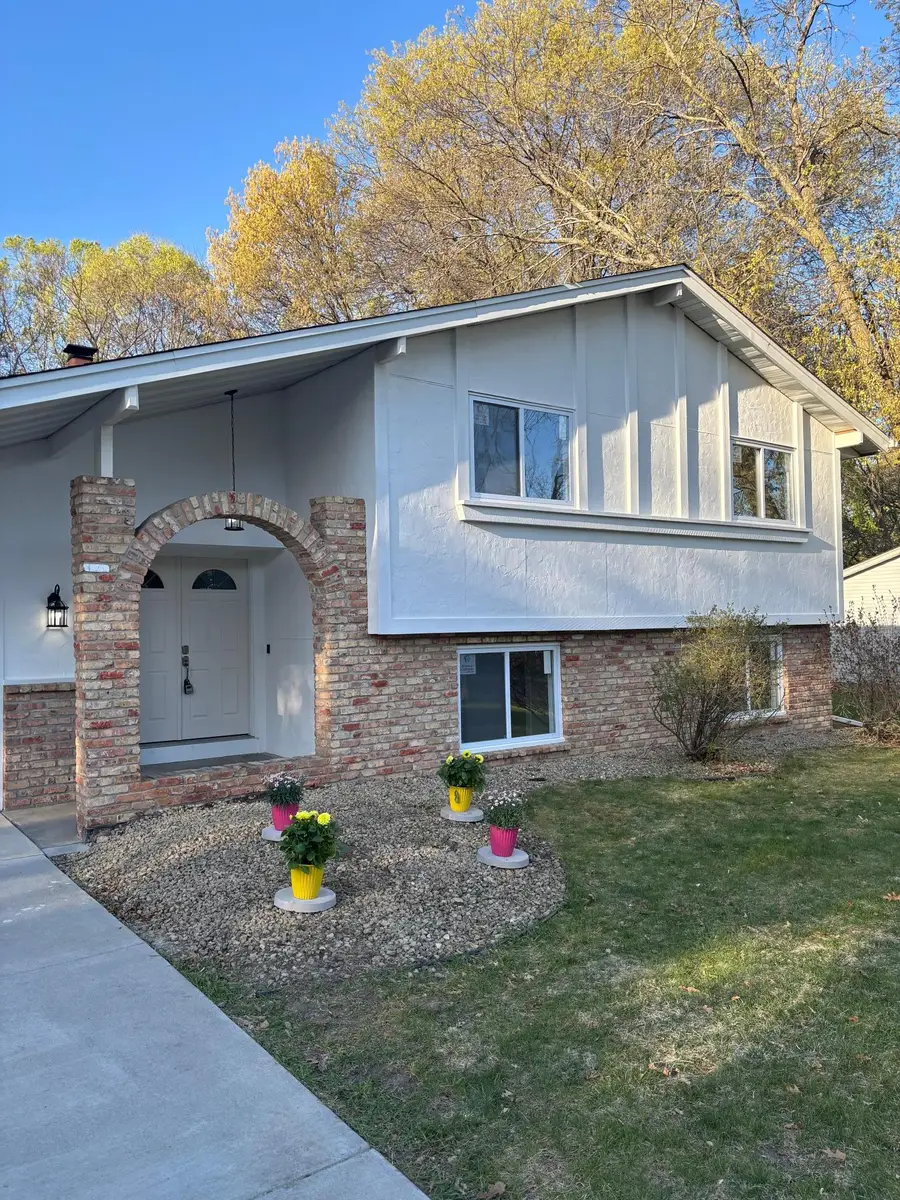 2848 Ardan Avenue, Mounds View, MN 55112 - #2