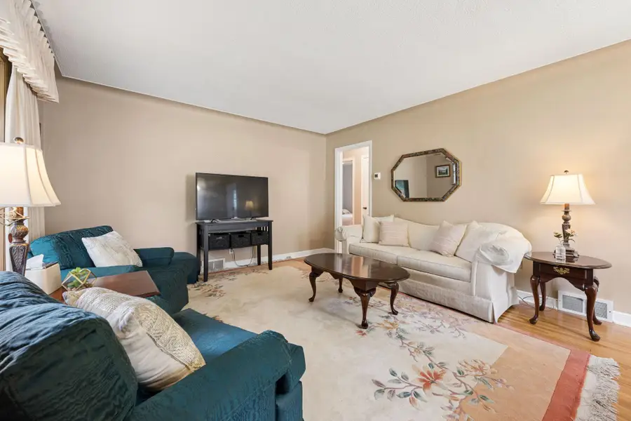 1050 County Road B2 W, Roseville, MN 55113 - #3